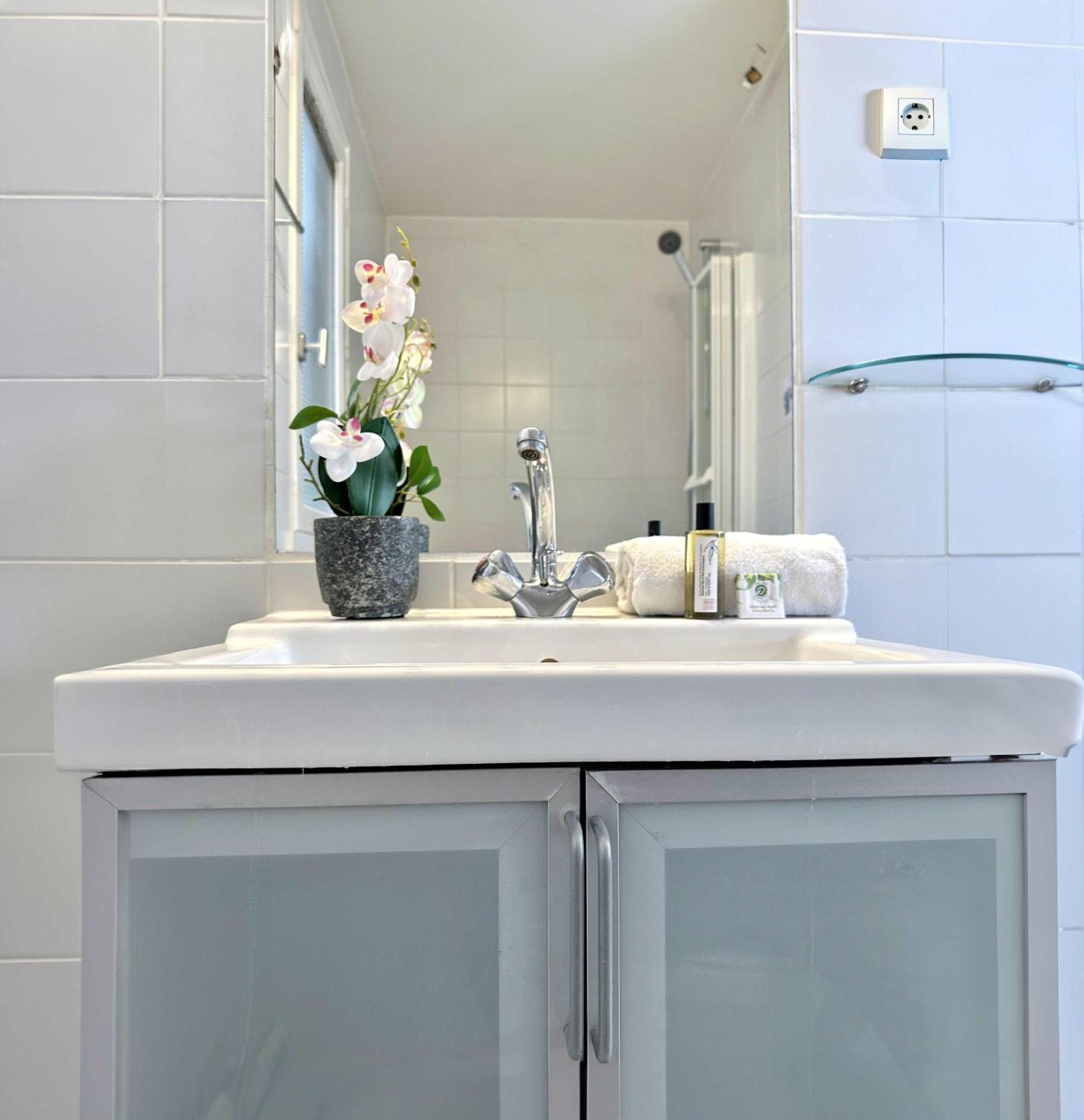 Beautiful Calm Studio In Le Marais ปารีส ภายนอก รูปภาพ